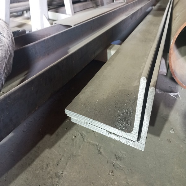 Уголок оцинкованный